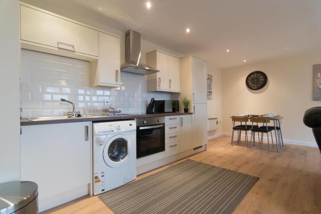Executive 2 Bed 2 Bath - Free Parking Apartment Глазгоу Екстериор снимка